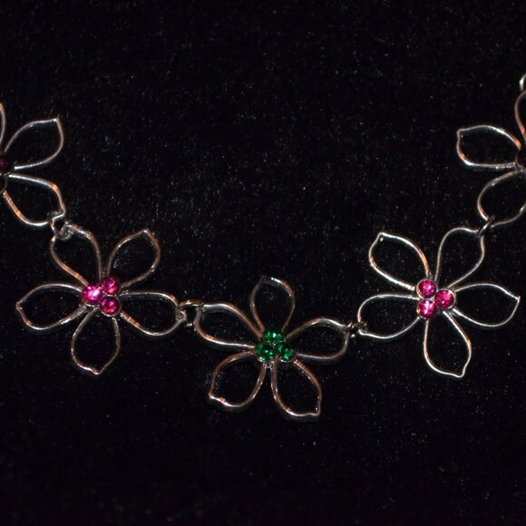 PAPARAZZI (R) Silverton Metal Chain Necklace Hanging Earrings Set Flowers 14y.o+ - Picture 7 of 8